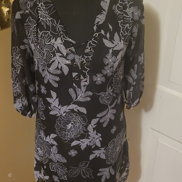 iZ Beyer Black & White Fancy Floral Dress - Picture 2 of 9